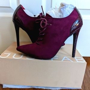 Gorgeous faux suede pump with gator print heel BRAND NEW